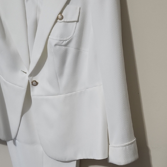 Chic White Women's Blazer - Picture 7 of 15